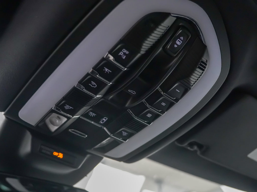 Certified 2026 Porsche Macan AWD/4WD image 28