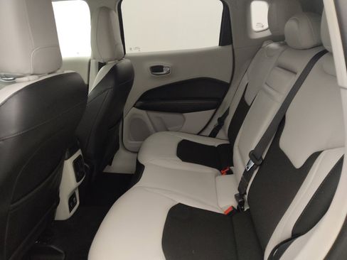 Used 2018 Jeep Compass Latitude w/ Popular Equipment Group image 18