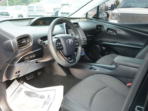 Used 2021 Toyota Prius LE FWD image 12