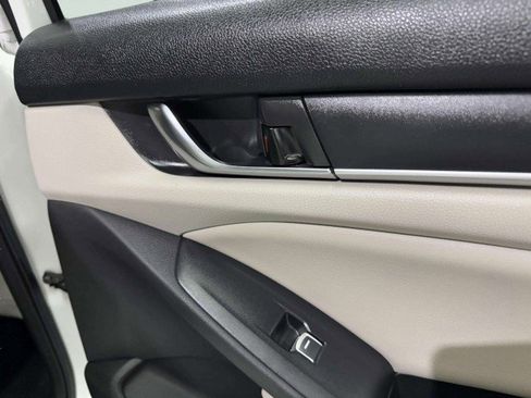Used 2019 Honda Accord EX image 36