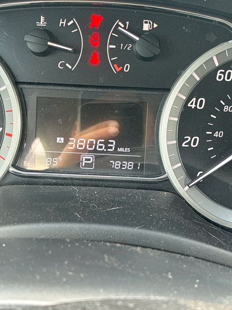Used 2015 Nissan Sentra SR FWD image 11