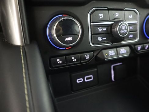 Used 2023 Chevrolet Suburban Premier image 56