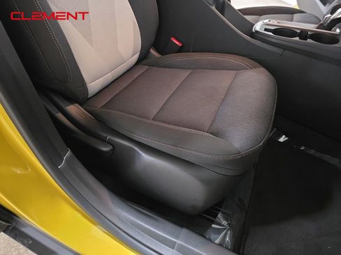 Used 2025 Chevrolet Trax RS image 29