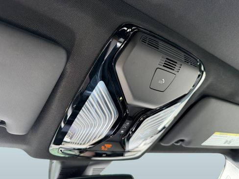 Certified 2025 BMW 330i xDrive Sedan AWD/4WD image 18