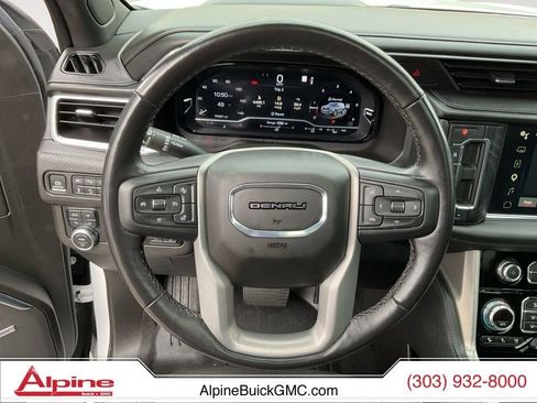 Used 2022 GMC Yukon XL Denali w/ Denali Premium Package image 12