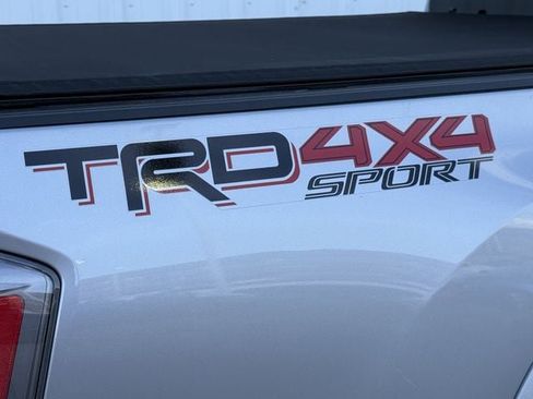 Used 2020 Toyota Tacoma TRD Sport w/ TRD Premium Sport Package image 9