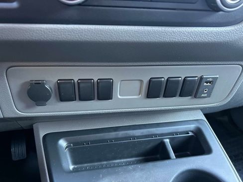 Used 2021 Nissan NV 2500 S image 26