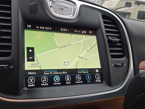 Used 2017 Chrysler 300 C Platinum image 12