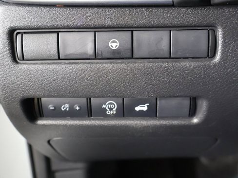 Used 2024 Nissan Rogue SV image 31