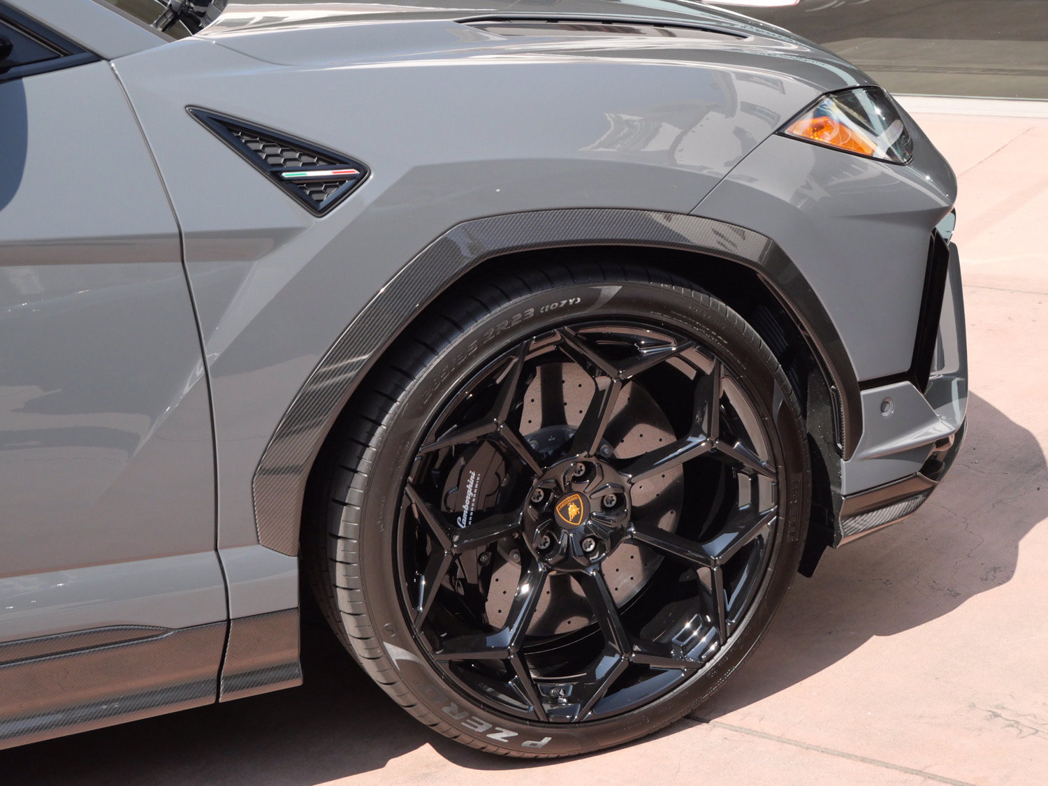 Used 2024 Lamborghini Urus Performante AWD/4WD image 17