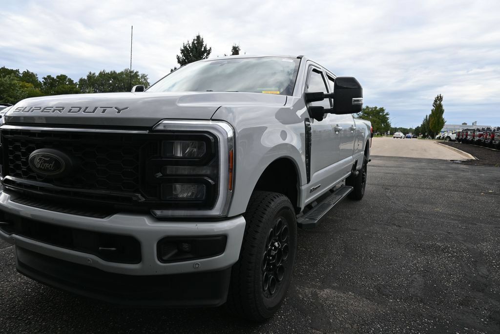 Used 2026 Ford F350 Lariat w/ Black Appearance Package AWD/4WD image 8