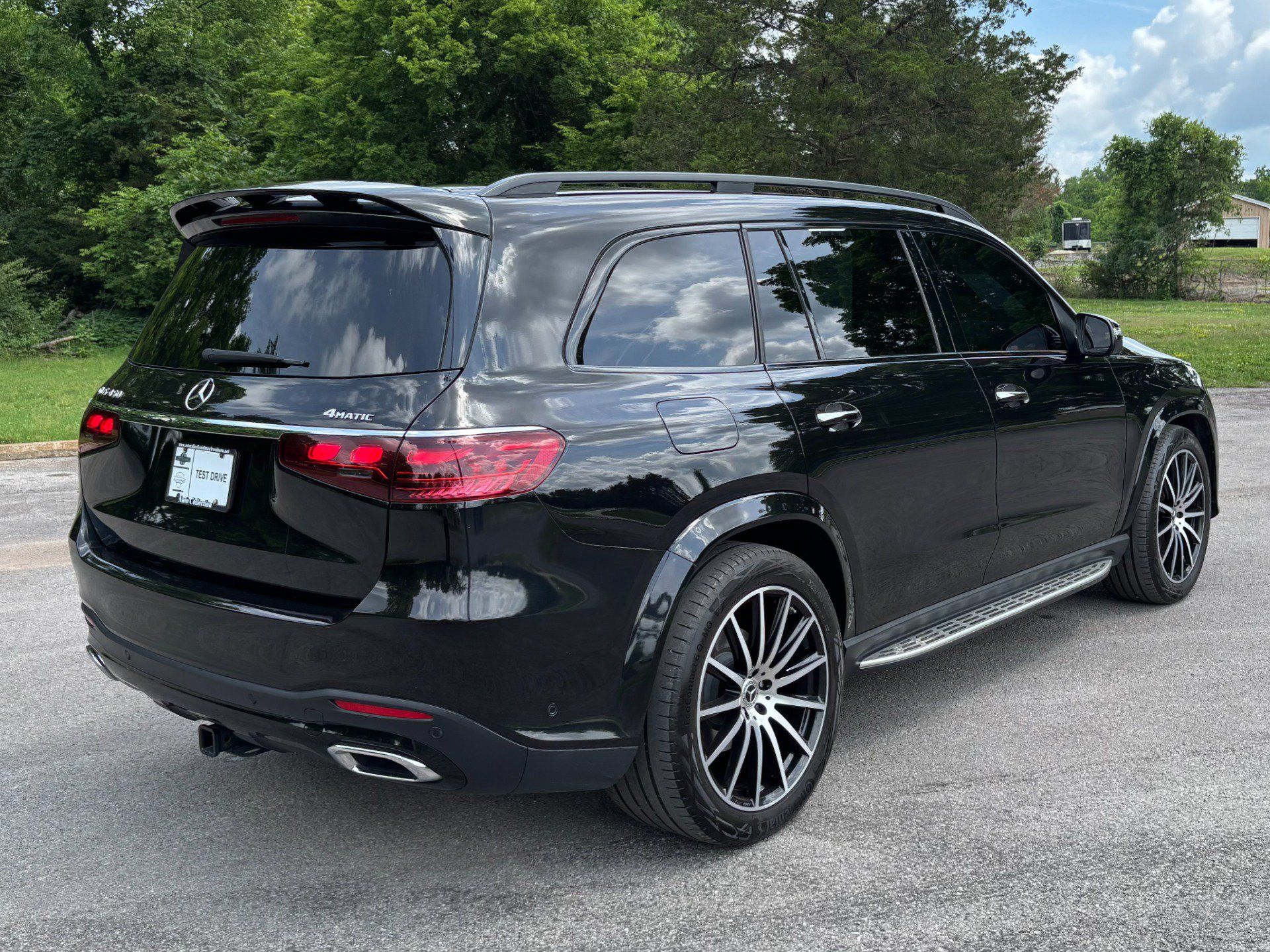 Used 2025 Mercedes-Benz GLS 450 4MATIC w/ AMG Line Exterior image 3
