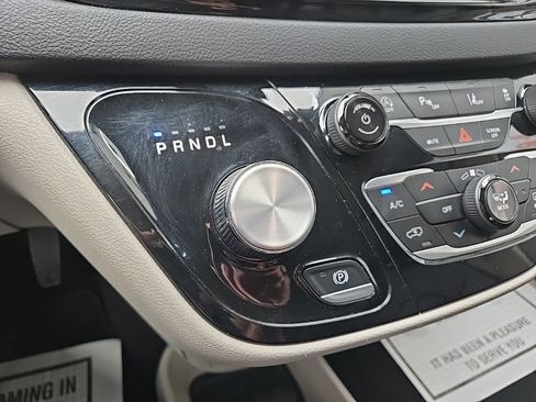 Used 2024 Chrysler Pacifica Touring-L image 56