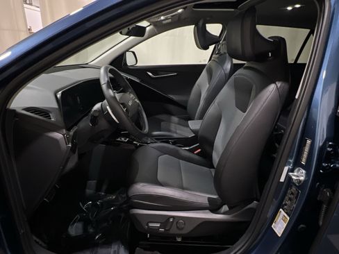 Used 2024 Kia Niro EX Touring FWD image 16