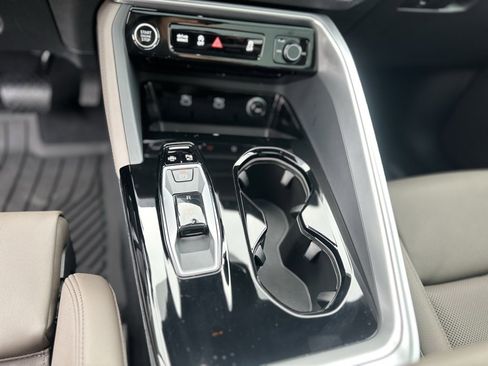 Used 2025 Audi Q5 Premium Plus image 16
