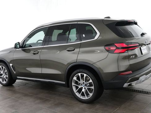 Used 2024 BMW X5 xDrive40i w/ Premium Package AWD/4WD image 3