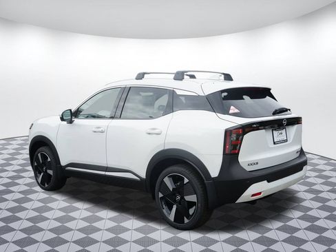 Used 2025 Nissan Kicks SR AWD/4WD image 5