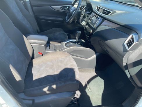 Used 2016 Nissan Rogue S w/ Appearance Package image 26