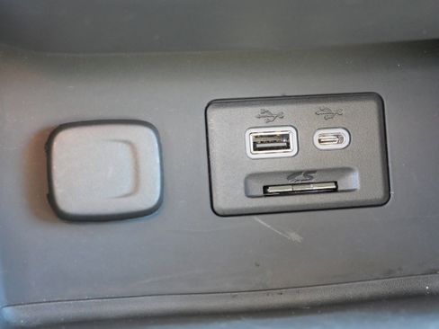 Used 2020 GMC Acadia SLT image 29