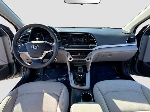 Used 2017 Hyundai Elantra SE image 3
