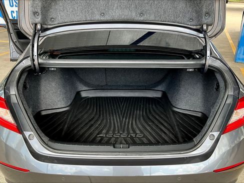 Used 2018 Honda Accord Touring image 34