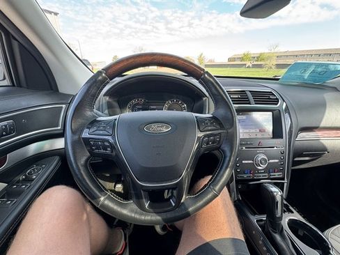 Used 2017 Ford Explorer Platinum AWD/4WD image 11