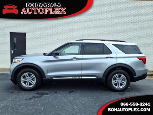 Used 2024 Ford Explorer XLT w/ Equipment Group 202A AWD/4WD image 1
