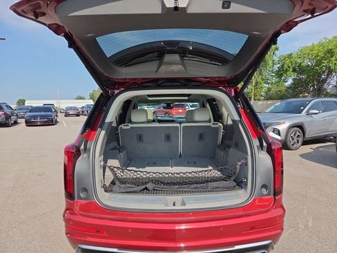 Used 2020 Cadillac XT6 Premium Luxury AWD/4WD image 33