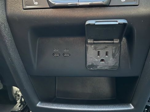 Used 2025 Chevrolet Traverse RS image 28