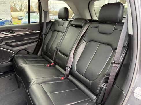 Used 2022 Jeep Grand Cherokee Limited image 23