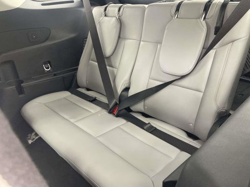 Used 2025 Ford Explorer Active w/ Active Comfort Package image 17