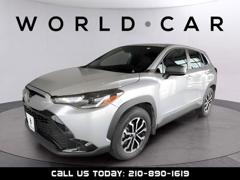 Used 2024 Toyota Corolla Cross AWD Hybrid image 3
