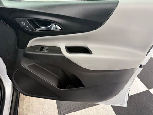 Used 2021 Chevrolet Equinox LT image 22