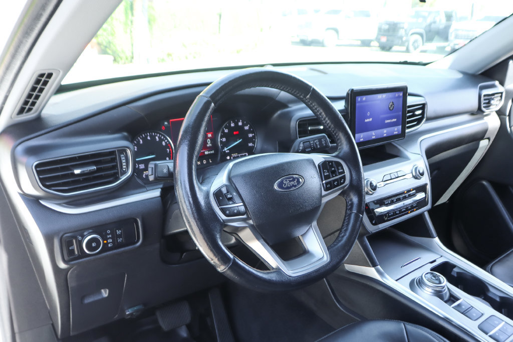 Used 2023 Ford Explorer XLT w/ Equipment Group 202A RWD image 19