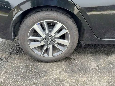 Used 2023 Nissan Versa SV image 6