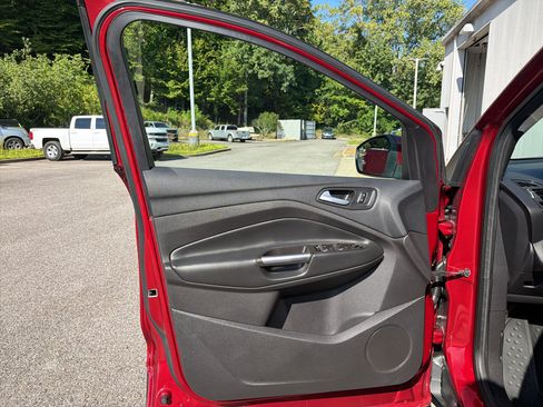 Used 2018 Ford Escape SEL FWD image 9