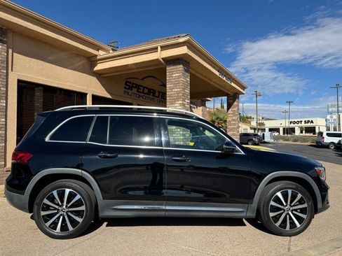 Used 2022 Mercedes-Benz GLB 250 4MATIC w/ Premium Package Lite image 6