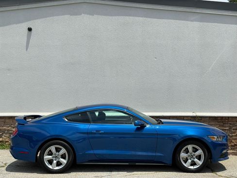 Used 2017 Ford Mustang Coupe RWD image 3