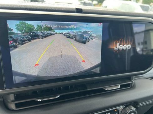 Used 2025 Jeep Wrangler Unlimited Sahara w/ Safety Group AWD/4WD image 25