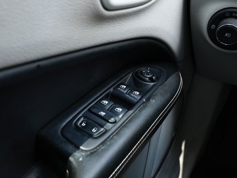 Used 2018 Jeep Compass Latitude AWD/4WD image 21