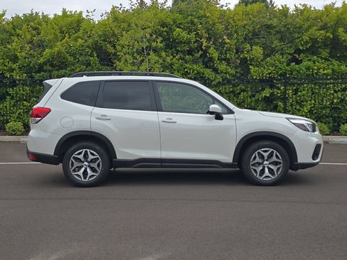 Used 2020 Subaru Forester Premium AWD/4WD image 3