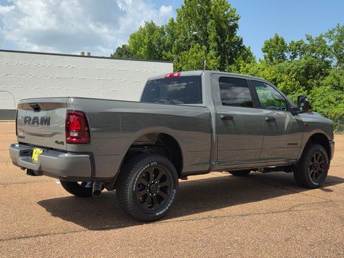 New 2026 RAM 2500 Big Horn AWD/4WD image 4
