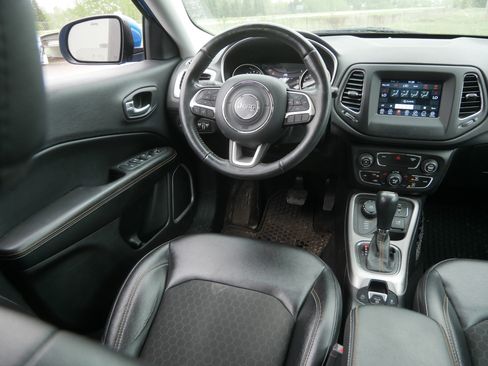 Used 2018 Jeep Compass Latitude w/ Popular Equipment Group AWD/4WD image 9