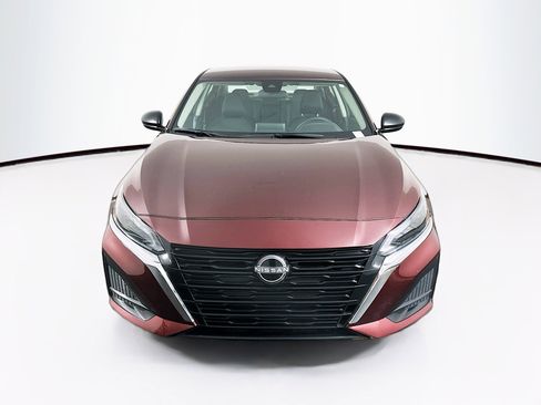 Used 2025 Nissan Altima 2.5 SV image 2