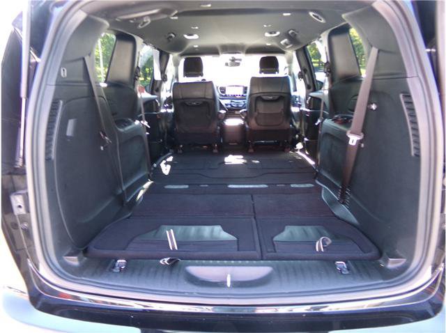 Used 2025 Chrysler Pacifica Select FWD image 12