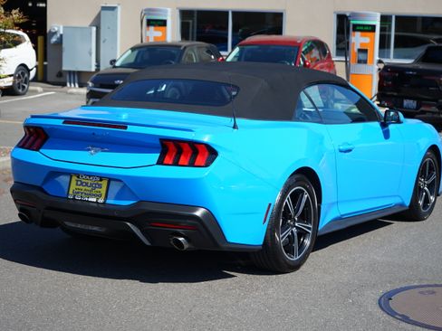 Used 2025 Ford Mustang Premium RWD image 3