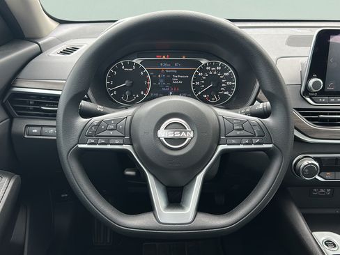 Used 2025 Nissan Altima 2.5 SV FWD image 16