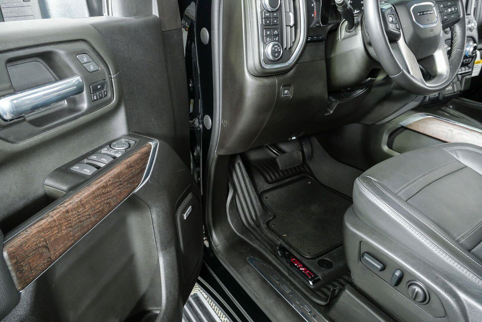 Used 2023 GMC Sierra 2500 Denali w/ Denali Ultimate Package AWD/4WD image 9