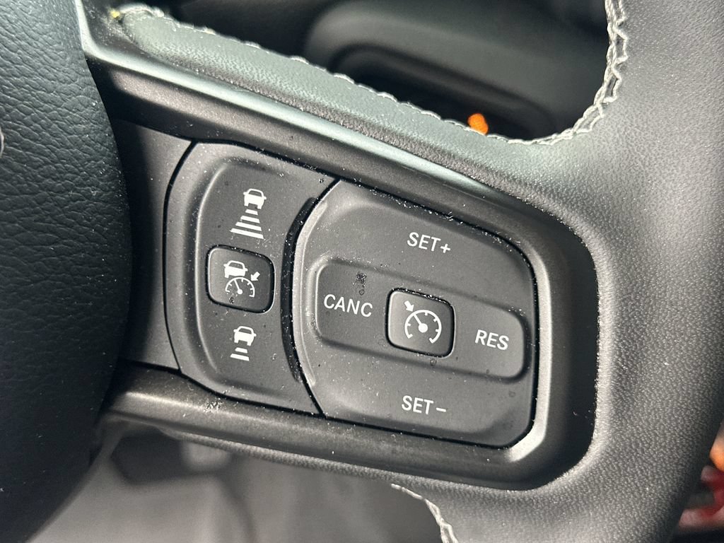 Used 2025 Jeep Gladiator Rubicon w/ Convenience Group AWD/4WD image 26