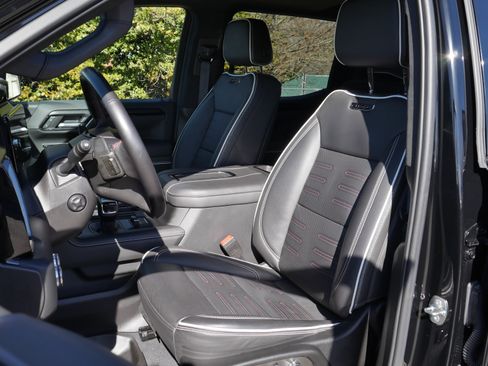 Used 2022 GMC Sierra 1500 AT4X image 41